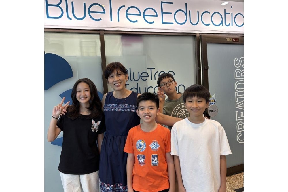 4-students-and-1-teacher-in-front-of-tuition-centre